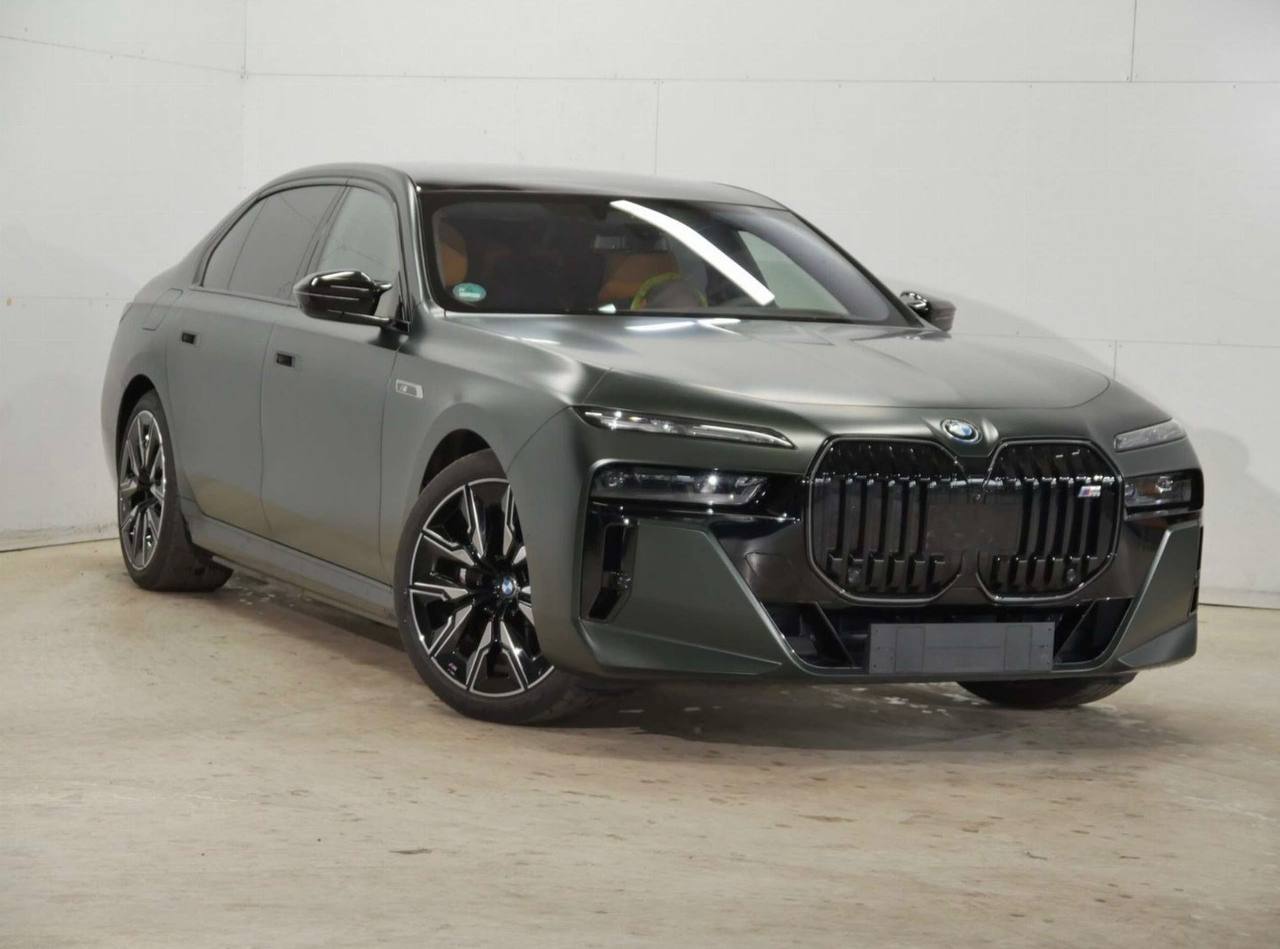BMW I7