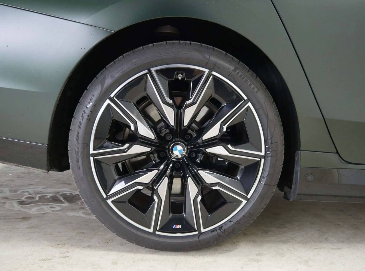 BMW I7