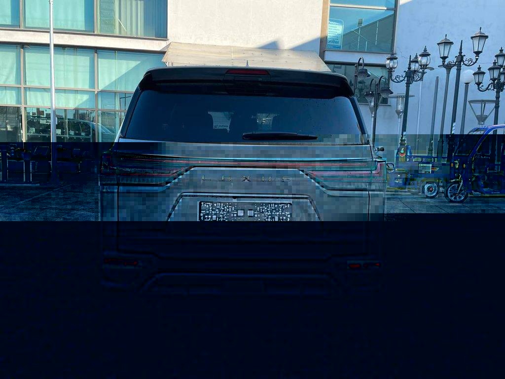 Lexus LX600