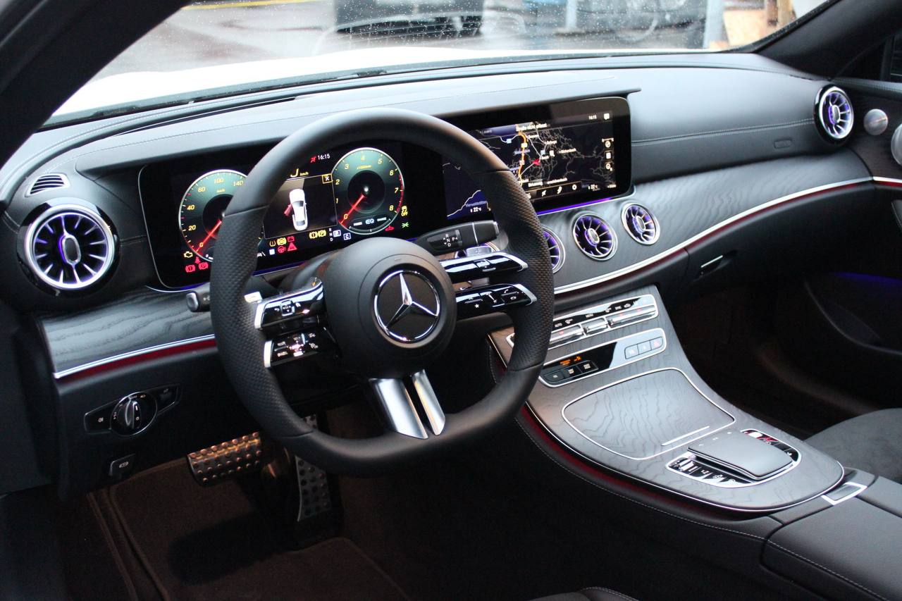 Mercedes-Benz E200